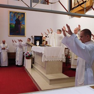 Posjet mladomisnika Zagrebačke metropolije časnim sestrama u klauzurnim samostanima